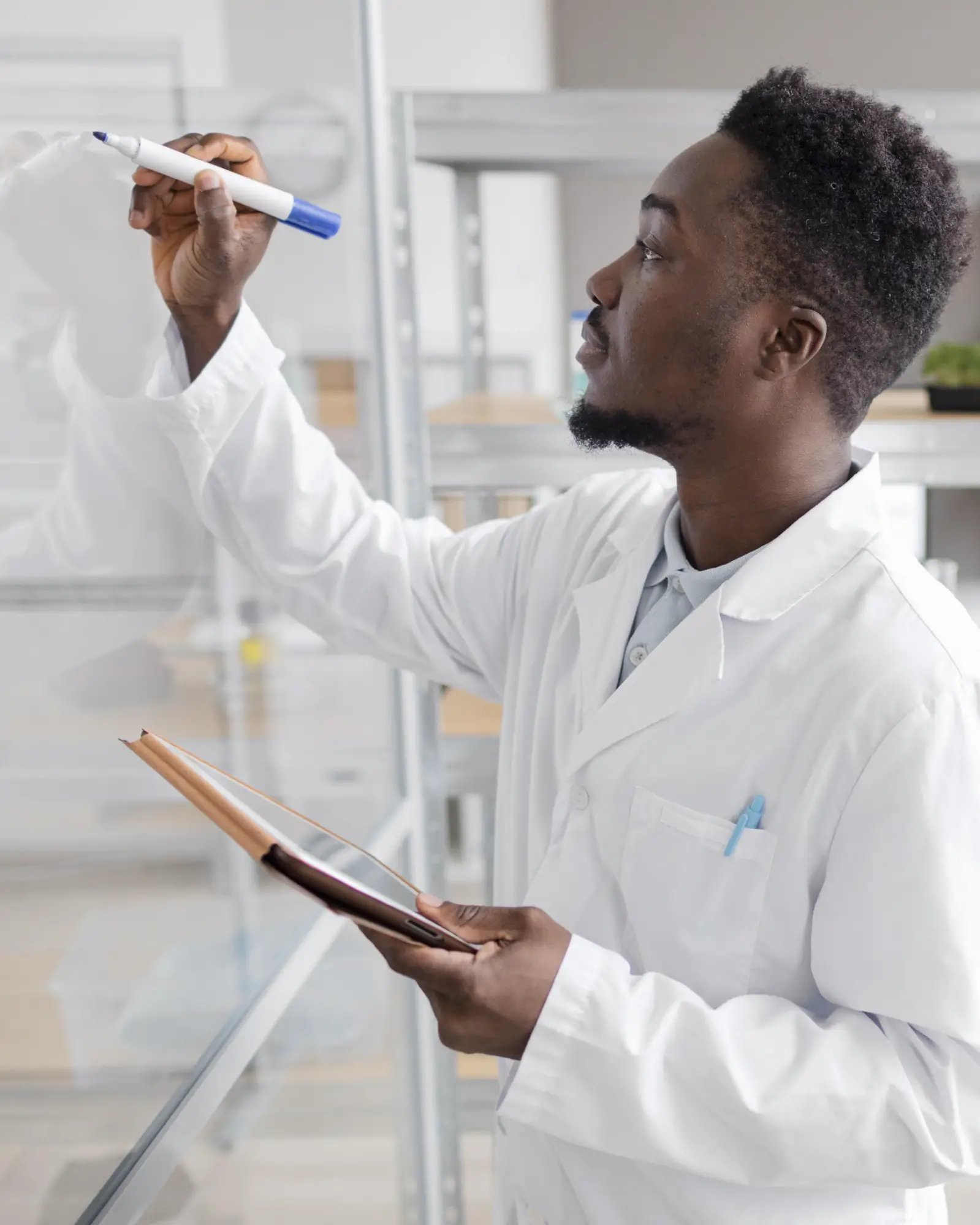 Chercheur en laboratoire de biotechnologie - Synergy Pharma